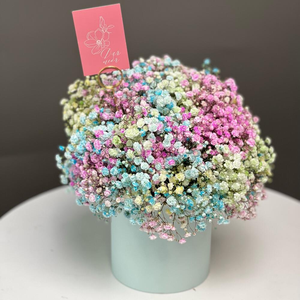 https://content2.flowwow-images.com/data/flowers/1000x1000/52/1668511311_57313552.jpg