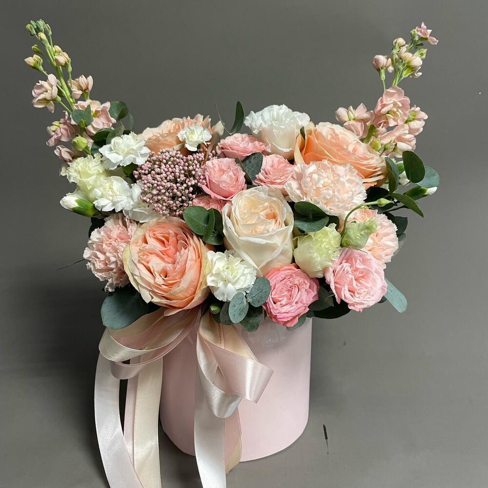 https://content3.flowwow-images.com/data/flowers/1000x1000/10/1686250396_2923310.jpg