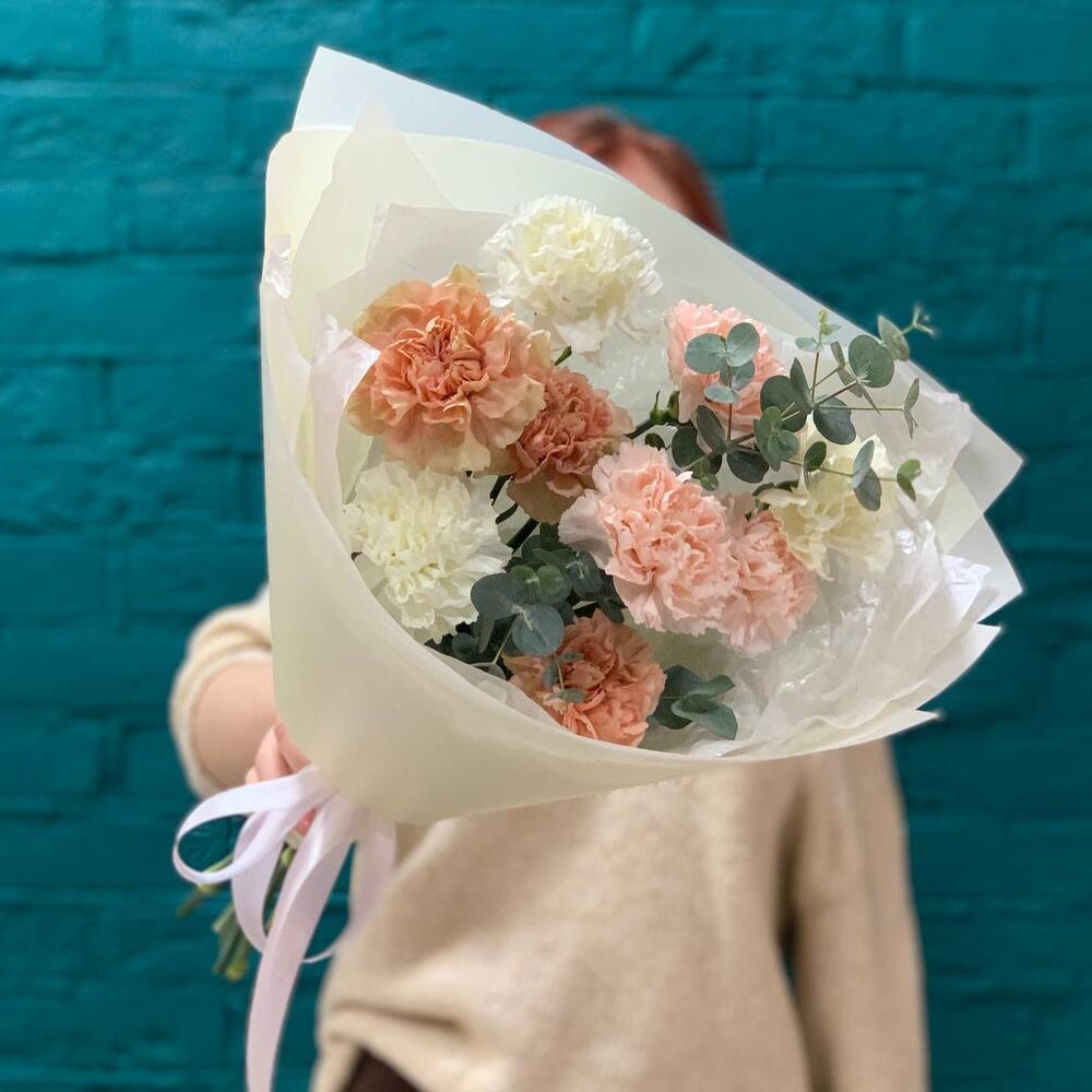 https://content2.flowwow-images.com/data/flowers/1000x1000/74/1734905965_57934274.jpg