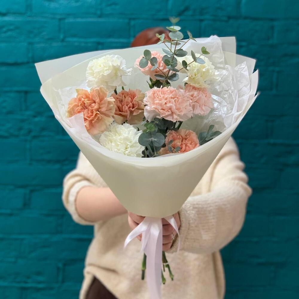 https://content2.flowwow-images.com/data/flowers/1000x1000/60/1734905965_72905760.jpg