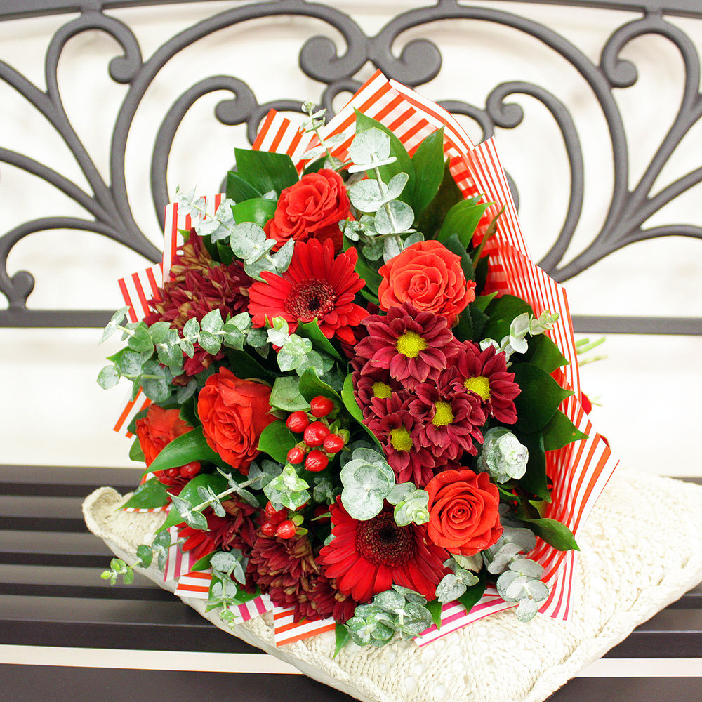 https://content2.flowwow-images.com/data/flowers/1000x1000/53/1536365337_13278853.jpg