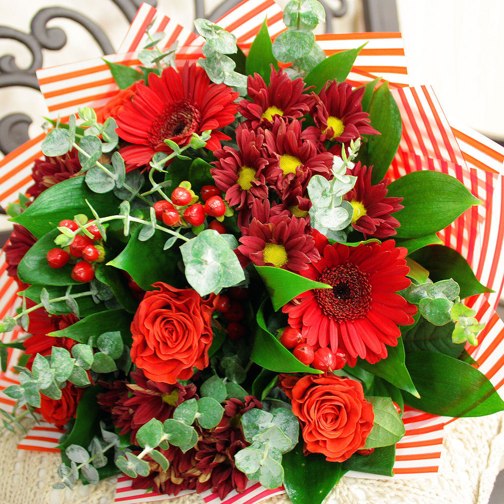 https://content2.flowwow-images.com/data/flowers/1000x1000/21/1536365380_86562121.jpg